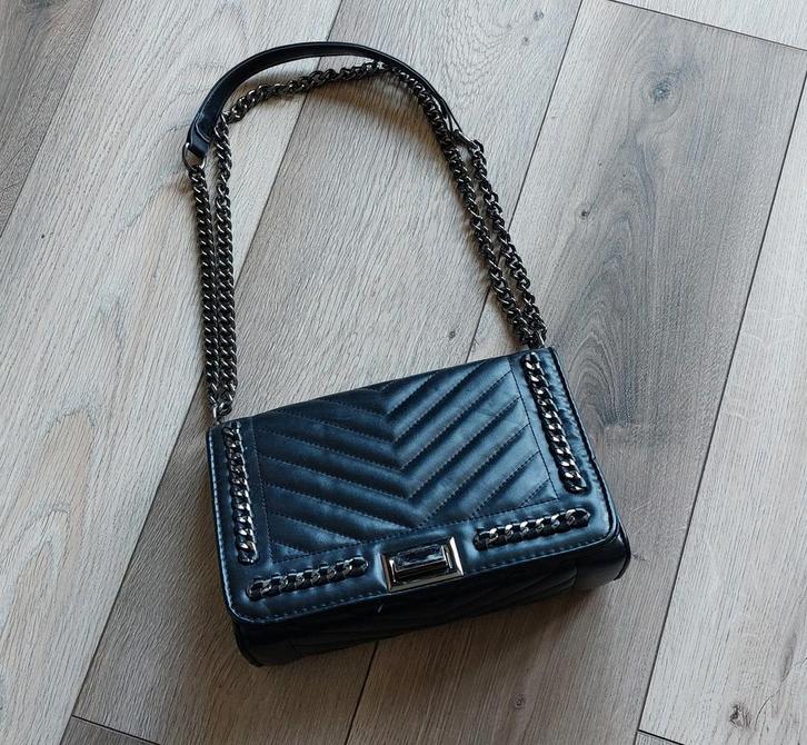 SCHOUDERTAS Zwart bewerkt 🙂, Sieraden, Tassen en Uiterlijk, Tassen | Damestassen, Zo goed als nieuw, Schoudertasje, Zwart, Ophalen of Verzenden