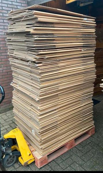 Dozen, halve pallet dozen, grote dozen  beschikbaar voor biedingen