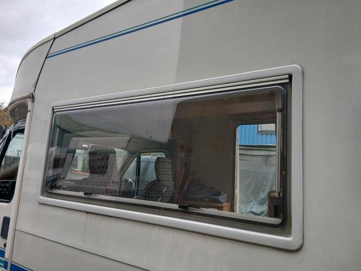 Camper raam  compleet met kozijn en combi-horren, Caravans en Kamperen, Camper-accessoires, Zo goed als nieuw, Ophalen