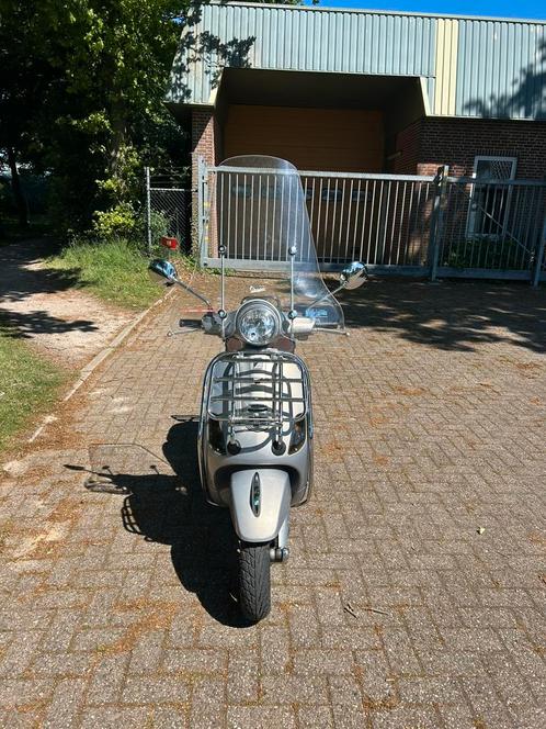Vespa LX50 4T Snorscooter – Rijdt perfect!  Nieuwe accu!, Fietsen en Brommers, Scooters | Vespa, Zo goed als nieuw, Vespa LX, Ophalen