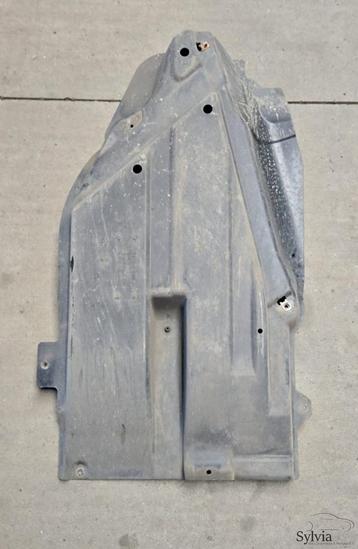 Bodemplaat brandstoftank links BMW X3 serie E83 + LCI 517134 beschikbaar voor biedingen