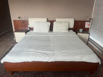 Complete slaapkamer  beschikbaar voor biedingen