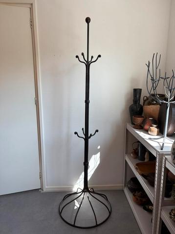 Vintage castiron staande  kapstok handmade h1.90 beschikbaar voor biedingen