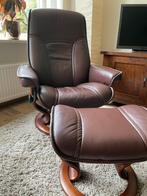 Stressless relaxfauteuil met hocker – leer donkerbruin, Huis en Inrichting, Ophalen, Zo goed als nieuw, 50 tot 75 cm, Skandinavisch