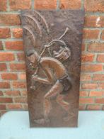 Koperen Wanddecoratie Afrikaanse Man met Last, Antiek en Kunst, Ophalen of Verzenden