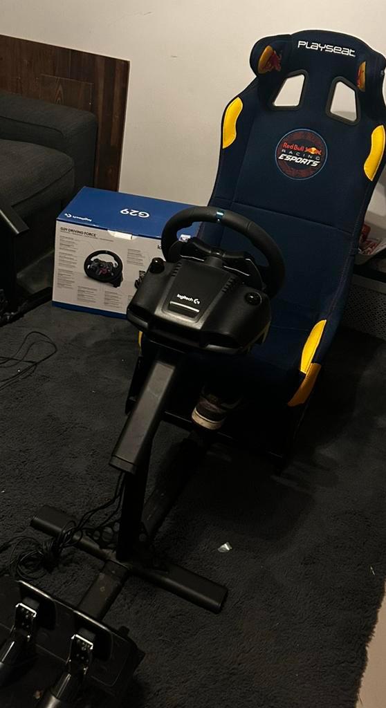Red Bull playseat incl gloednieuwe Logitech G29, Spelcomputers en Games, Spelcomputers | Sony PlayStation Consoles | Accessoires