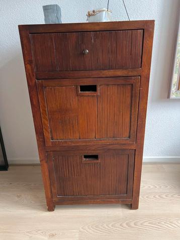 Houten Ladenkast met 3 Lades beschikbaar voor biedingen