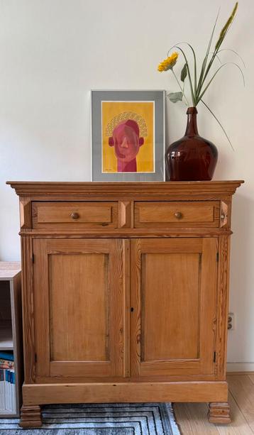 Vintage grenen dressoir beschikbaar voor biedingen