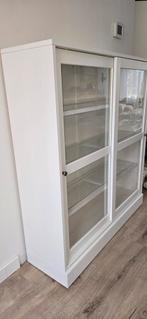 Havsta Vitrinekast met Plint - Wit in top staat!, Huis en Inrichting, Kasten | Vitrinekasten, Ophalen, Met deur(en), 100 tot 150 cm