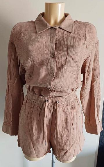 Nieuwe zeer aparte 2 delige Set blouse/ korte broek mt M beschikbaar voor biedingen
