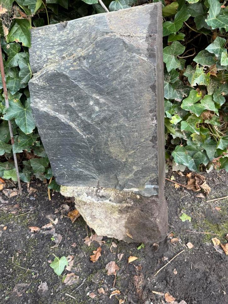 Natuursteen sokkel/zuil voor kunstwerk, Tuin en Terras, Tuinbeelden, Gebruikt, Overige typen, Steen, Ophalen