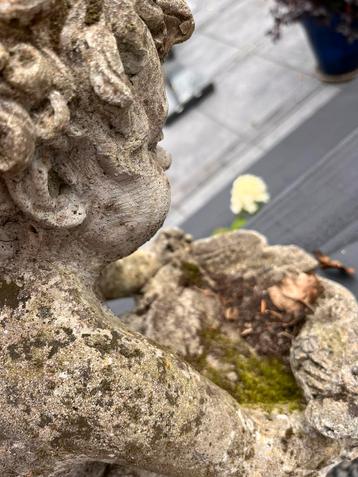 Stenen beeldje voor tuin beschikbaar voor biedingen