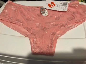Roze slip beschikbaar voor biedingen