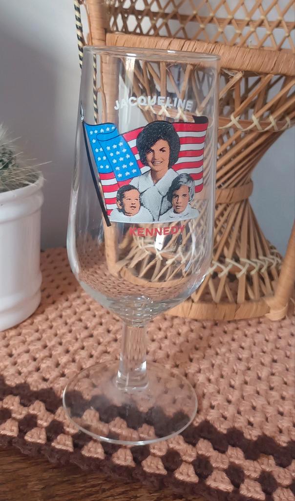 Jacky Kennedy glas, Verzamelen, Glas en Borrelglaasjes, Bierglas, Ophalen of Verzenden