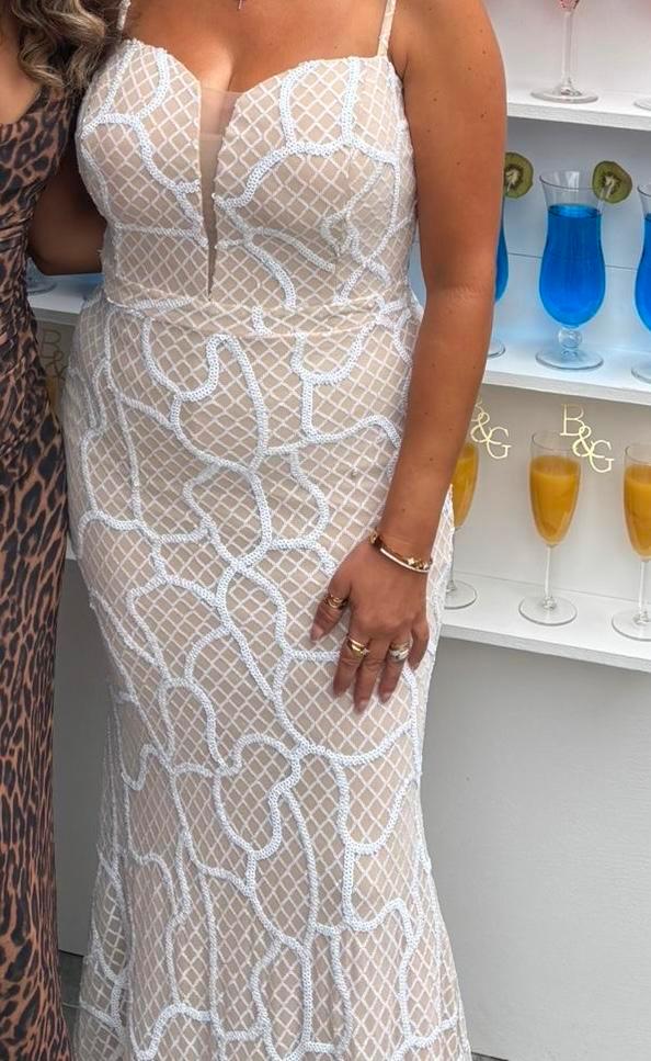 Elegante Gala Jurk., Kleding | Dames, Jurken, Zo goed als nieuw, Maat 42/44 (L), Wit, Onder de knie, Ophalen