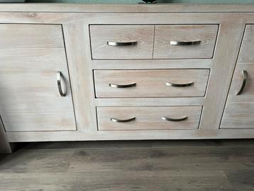 Houten dressoir - gratis ophalen mag per direct weg beschikbaar voor biedingen