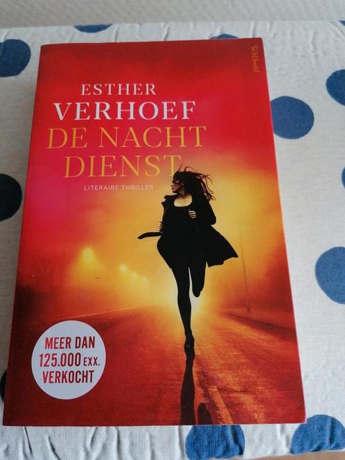 De Nachtdienst van Esther Verhoef, Boeken, Thrillers, Gelezen, Nederland, Ophalen of Verzenden