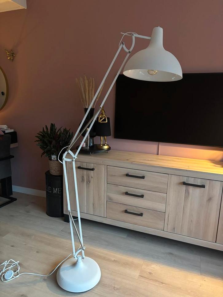 Grote witte vloerlamp homesweethome, Huis en Inrichting, Lampen | Vloerlampen, Zo goed als nieuw, 150 tot 200 cm, Ophalen