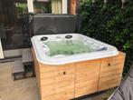 Jacuzzi 3 persoons met houten ombouw!, Tuin en Terras, Bubbelbaden en Hottubs, Ophalen, Gebruikt, Afdekzeil, Vast