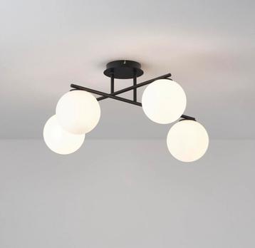 Plafondlamp van opaalglas beschikbaar voor biedingen