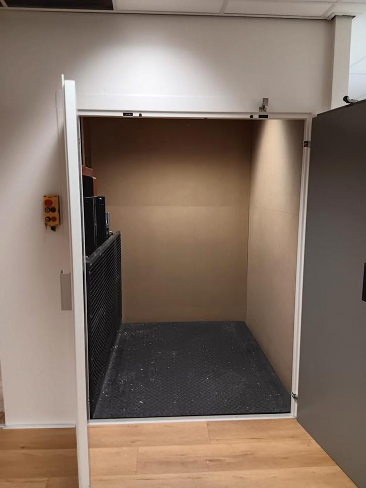 Goederen lift  Magazijn lift, Zakelijke goederen, Machines en Bouw | Liften, Steigers en Ladders, Ophalen of Verzenden