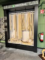 Winkel stelling kasten, Ophalen