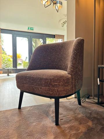 Bijzetfauteuil NIEUW - oudroze/zwart frame nieuwprijs €1099 beschikbaar voor biedingen