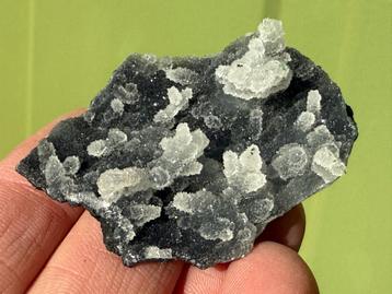 Chalcedoon Zeoliet mineralen beschikbaar voor biedingen
