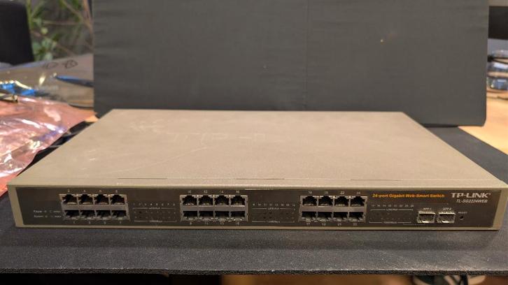 TP-Link TL-SG2224WEB 24-Port Gigabit Switch - Gebruikt, Computers en Software, Netwerk switches, Gebruikt, Ophalen of Verzenden