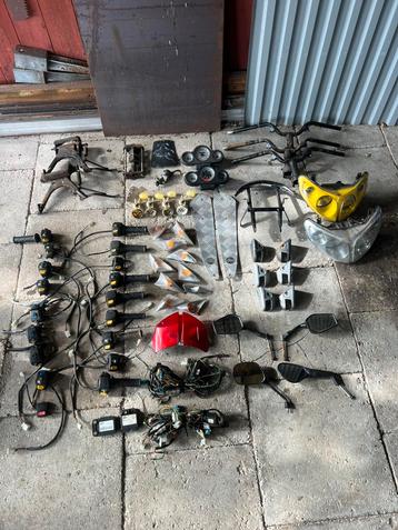 Peugeot Speedfight 2 onderdelen beschikbaar voor biedingen