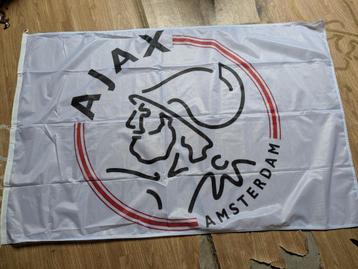 Ajax vlaggen beschikbaar voor biedingen