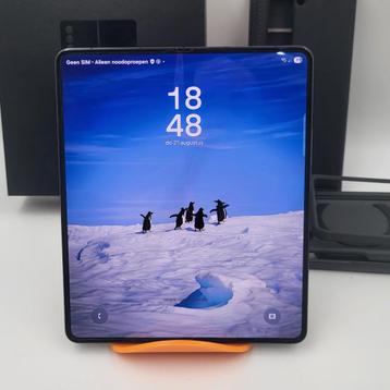 Samsung Galaxy Fold Z5 256GB + Doos + 3 Hoesjes| Nette Staat beschikbaar voor biedingen
