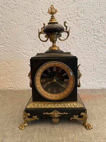Antieke Franse Pendule met Bronzen Details beschikbaar voor biedingen