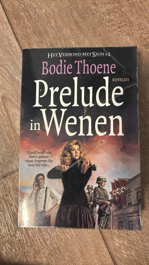 B. Thoene - 1 Prelude in Wenen, Boeken, Avontuur en Actie, Zo goed als nieuw, Ophalen of Verzenden