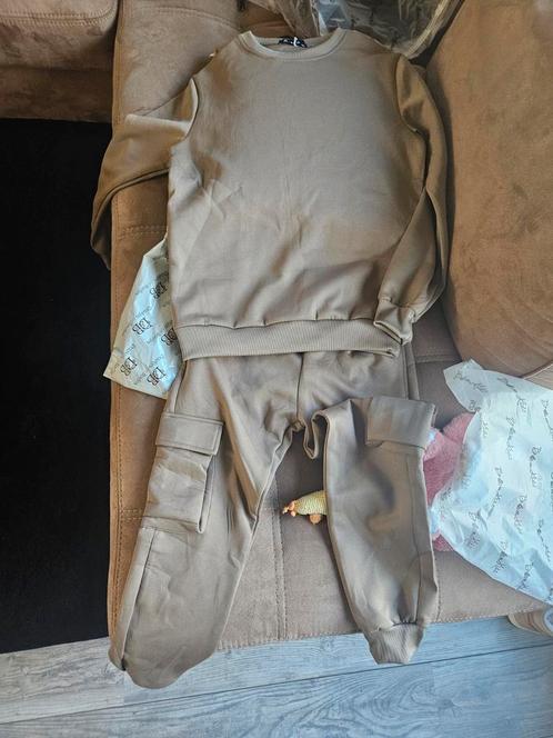2 nieuwe joggingpakken van draakjes en boefjes, Kinderen en Baby's, Kinderkleding | Maat 152, Nieuw, Jongen of Meisje, Broek, Ophalen of Verzenden