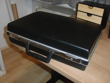 Vintage koffer (die destijds alleen Concorde werd verkocht) beschikbaar voor biedingen