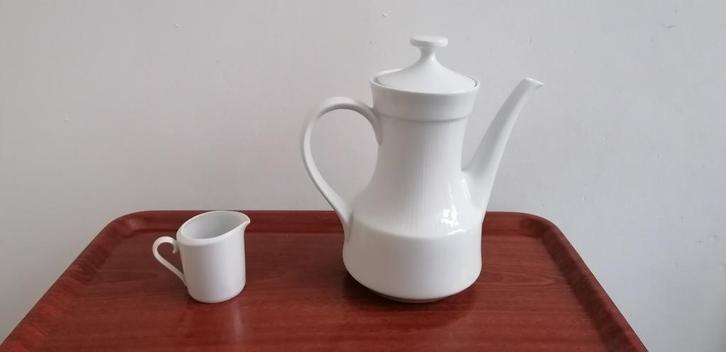 Vintage Theekan en melk kannetje wit porselein vanaf € 4,00, Antiek en Kunst, Antiek | Keramiek en Aardewerk, Ophalen of Verzenden