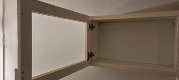 Besta vitrinekast met  GLASSVIK gls deuren