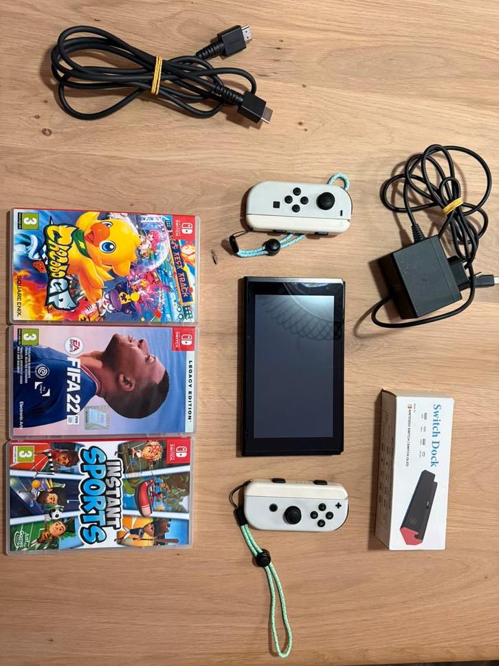 Nintendo Switch met 3 games, Spelcomputers en Games, Spelcomputers | Nintendo Switch, Zo goed als nieuw, Switch Original, Met 2 controllers