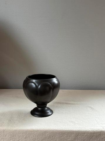 Vintage art deco stijl zwart ceramic schaal op voet h13cm beschikbaar voor biedingen