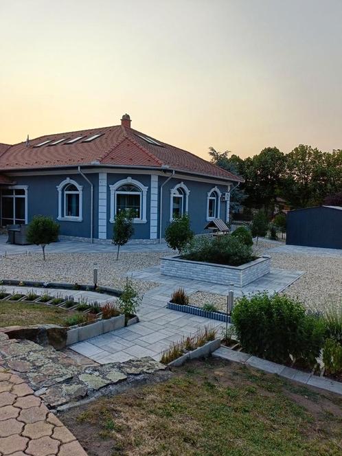 Te koop villa Hongarije met diverse verhuur mogelijkheden, Huizen en Kamers, Buitenland, Overig Europa, Woonhuis, Stad, Verkoop zonder makelaar