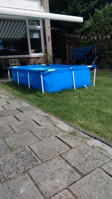 intex zwembad ( 2,60m x 1,60m) met pomp en waterstofzuiger! beschikbaar voor biedingen