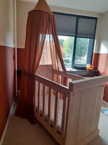 Ledikant & Commode Set (excl. klamboe) t.e.a.b.MOET SNEL WEG beschikbaar voor biedingen