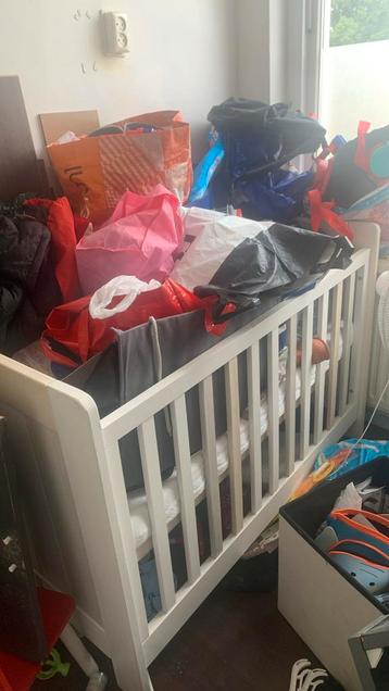 Kinderbed te koop babys beschikbaar voor biedingen