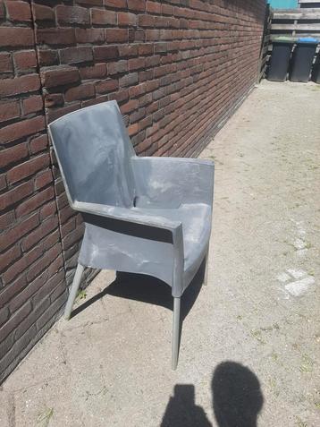 4x Kunststof Tuinstoelen Stapelbaar - Gebruikt beschikbaar voor biedingen