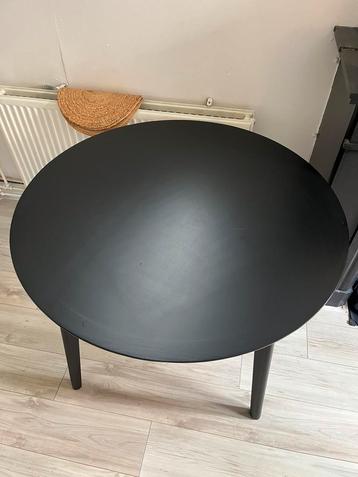EETTAFEL rond beschikbaar voor biedingen