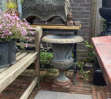 gietijzeren tuinvaas bloempot oude kleur beschikbaar voor biedingen
