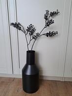 Prachtige vaas van zwart metaal. GRATIS DECORATIETAK., Huis en Inrichting, Woonaccessoires | Vazen, Overige materialen, Zwart