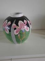 VINTAGE HANDBESCHILDERDE SIERPOT MET IRISSEN, Huis en Inrichting, Woonaccessoires | Vazen, Ophalen, Overige kleuren, Aardewerk of Porselein