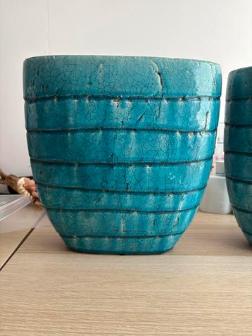 2 Bloempotten binnen beschikbaar voor biedingen